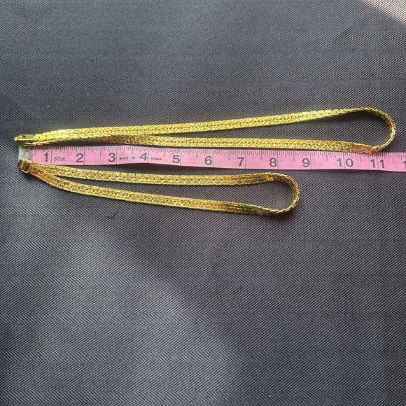 Elegant Gold Necklace Set - Picture 2 of 2